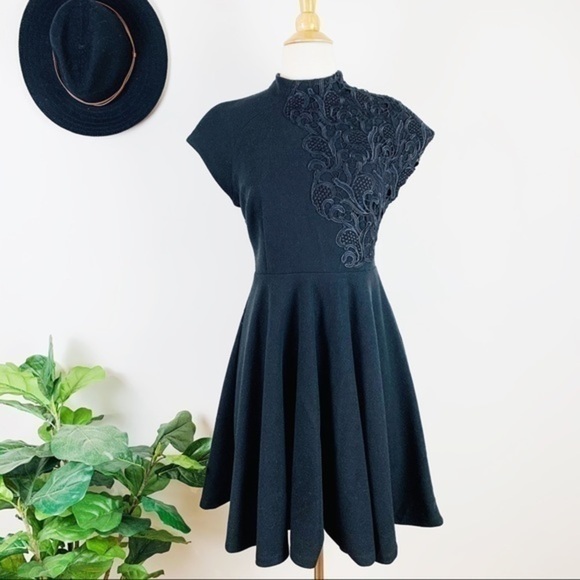 💋Anthropologie mock neck with lace black dress size 2 - Picture 2 of 11